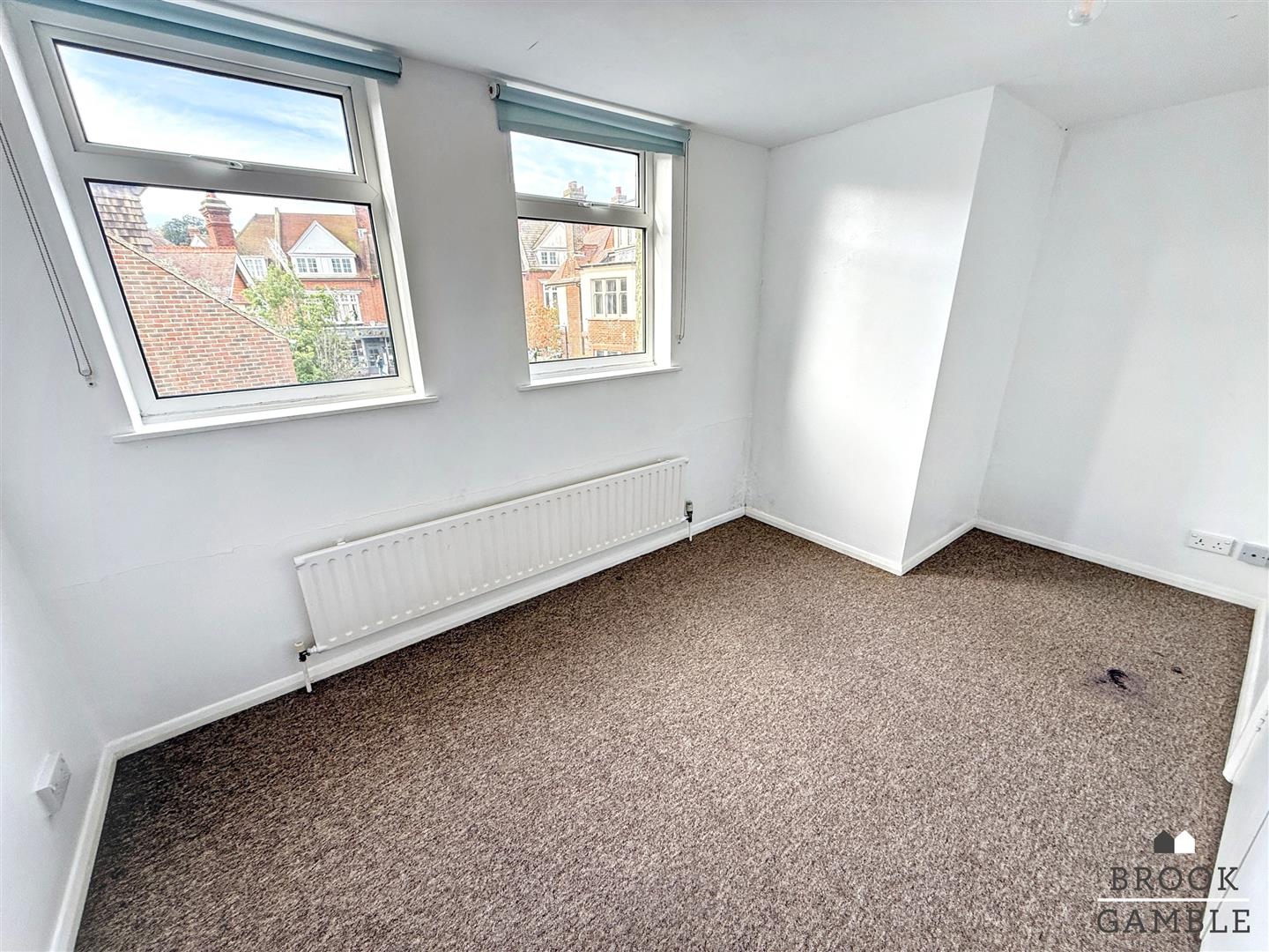 4 Bedroom House - Townhouse. Derwent Road in Eastbourne,  8